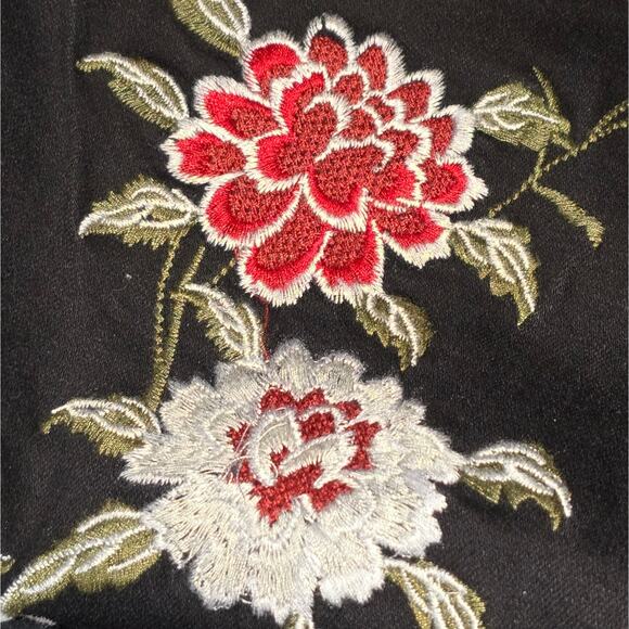 Sandpiper Women's Black Floral Embroidered‎ Stretch Ankle Jeans Size 12 New - Picture 12 of 12